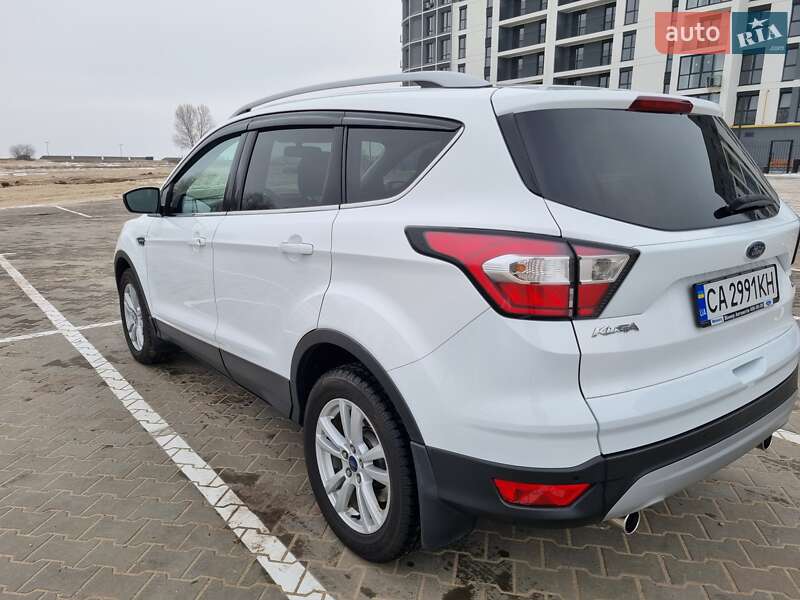 Внедорожник / Кроссовер Ford Kuga 2016 в Черкассах