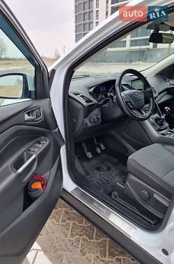 Внедорожник / Кроссовер Ford Kuga 2016 в 
