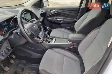 Внедорожник / Кроссовер Ford Kuga 2016 в 