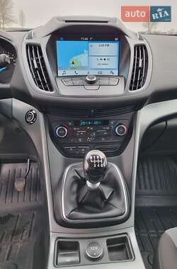 Внедорожник / Кроссовер Ford Kuga 2016 в 