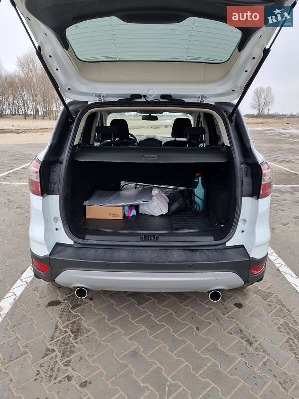 Внедорожник / Кроссовер Ford Kuga 2016 в Черкассах