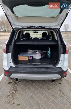 Внедорожник / Кроссовер Ford Kuga 2016 в 