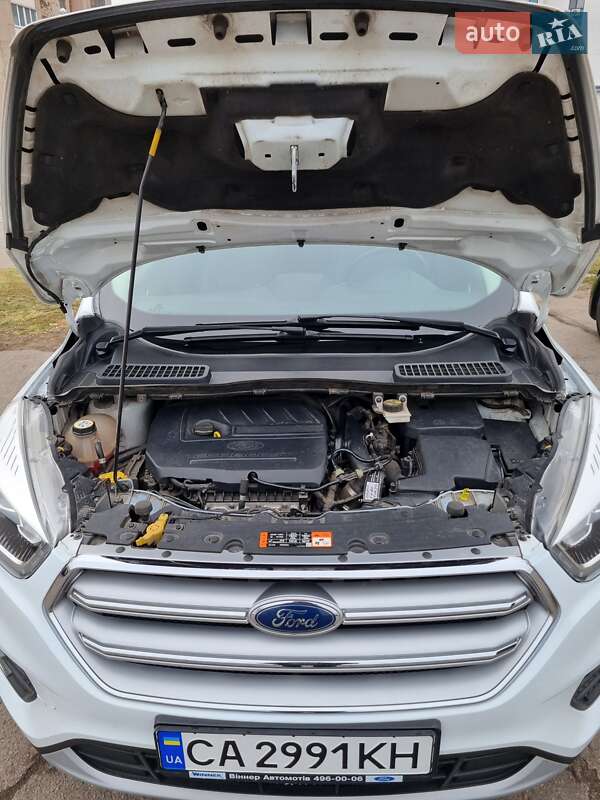 Внедорожник / Кроссовер Ford Kuga 2016 в Черкассах