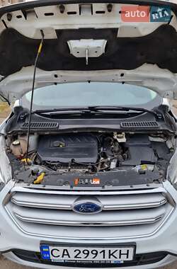 Внедорожник / Кроссовер Ford Kuga 2016 в 
