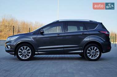 Внедорожник / Кроссовер Ford Kuga 2017 в 