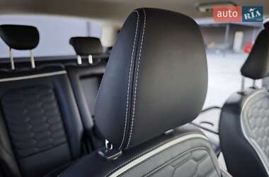 Внедорожник / Кроссовер Ford Kuga 2017 в 