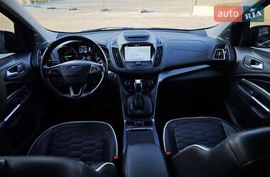 Внедорожник / Кроссовер Ford Kuga 2017 в 