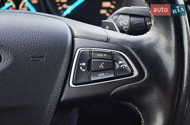 Внедорожник / Кроссовер Ford Kuga 2017 в 