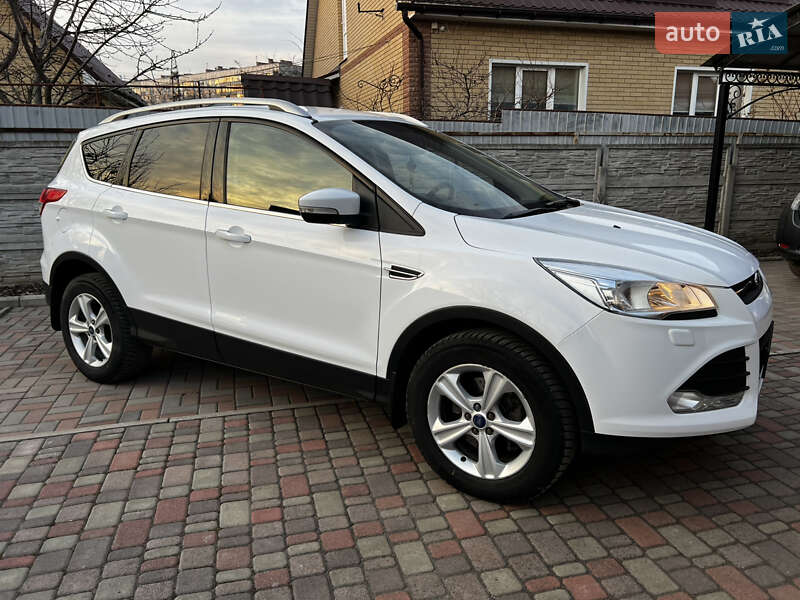 Внедорожник / Кроссовер Ford Kuga 2016 в 