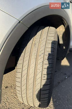 Внедорожник / Кроссовер Ford Kuga 2012 в 
