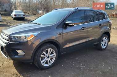Внедорожник / Кроссовер Ford Kuga 2016 в 