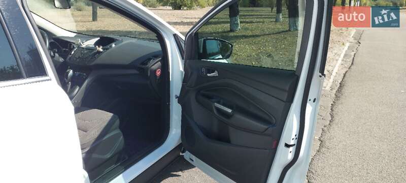 Внедорожник / Кроссовер Ford Kuga 2015 в Каменском
