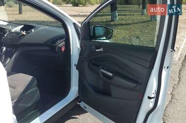 Внедорожник / Кроссовер Ford Kuga 2015 в 