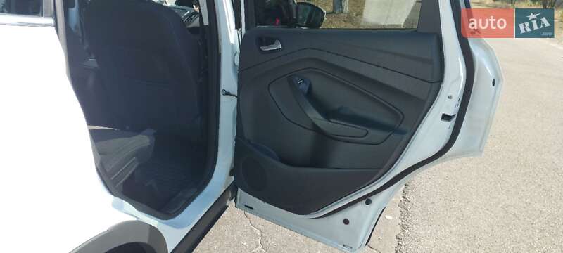 Внедорожник / Кроссовер Ford Kuga 2015 в Каменском