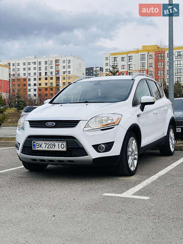 Внедорожник / Кроссовер Ford Kuga 2012 в 