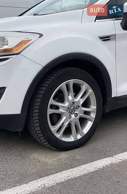Внедорожник / Кроссовер Ford Kuga 2012 в 