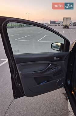 Внедорожник / Кроссовер Ford Kuga 2010 в 