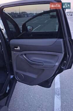 Внедорожник / Кроссовер Ford Kuga 2010 в 