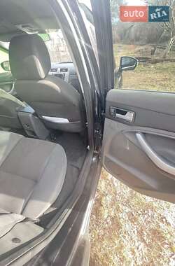 Внедорожник / Кроссовер Ford Kuga 2012 в 