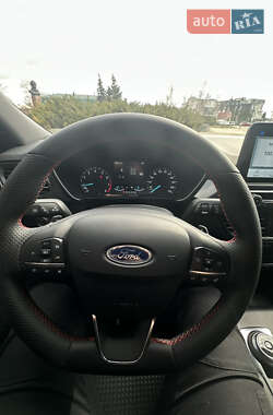 Позашляховик / Кросовер Ford Kuga 2022 в 