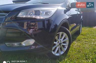 Внедорожник / Кроссовер Ford Kuga 2015 в 