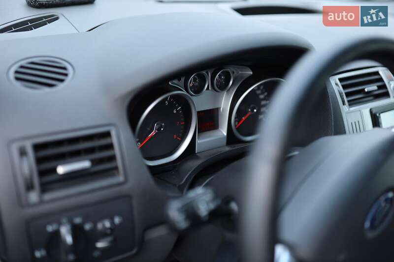 Внедорожник / Кроссовер Ford Kuga 2011 в Днепре