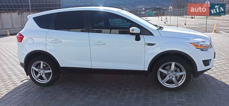 Внедорожник / Кроссовер Ford Kuga 2010 в Могилев-Подольске