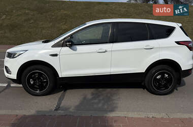 Внедорожник / Кроссовер Ford Kuga 2017 в 
