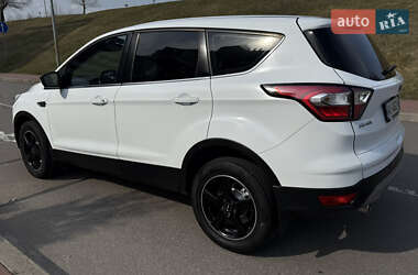 Внедорожник / Кроссовер Ford Kuga 2017 в 