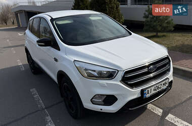 Внедорожник / Кроссовер Ford Kuga 2017 в 