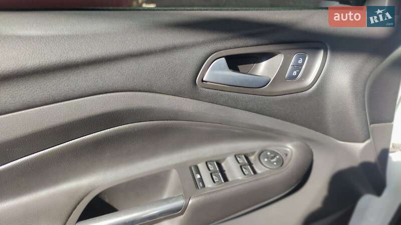 Внедорожник / Кроссовер Ford Kuga 2017 в Смеле