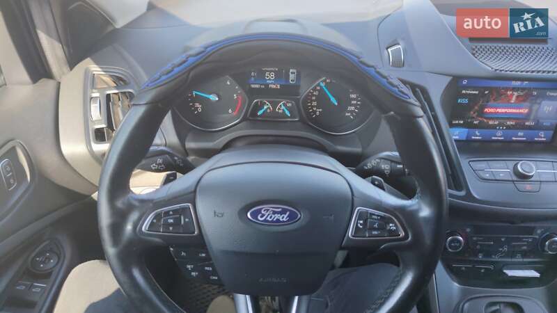 Внедорожник / Кроссовер Ford Kuga 2017 в Смеле