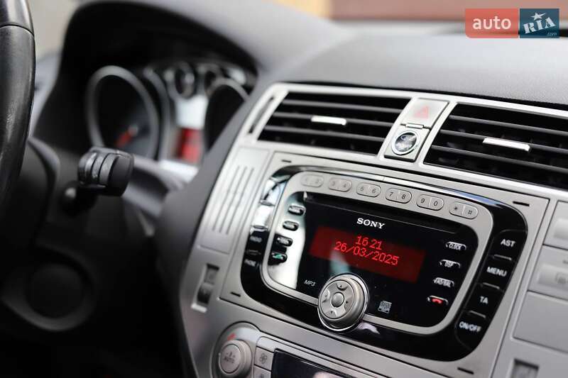 Внедорожник / Кроссовер Ford Kuga 2012 в Полтаве