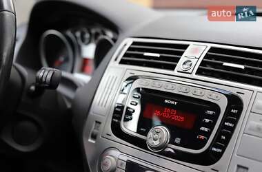 Внедорожник / Кроссовер Ford Kuga 2012 в 