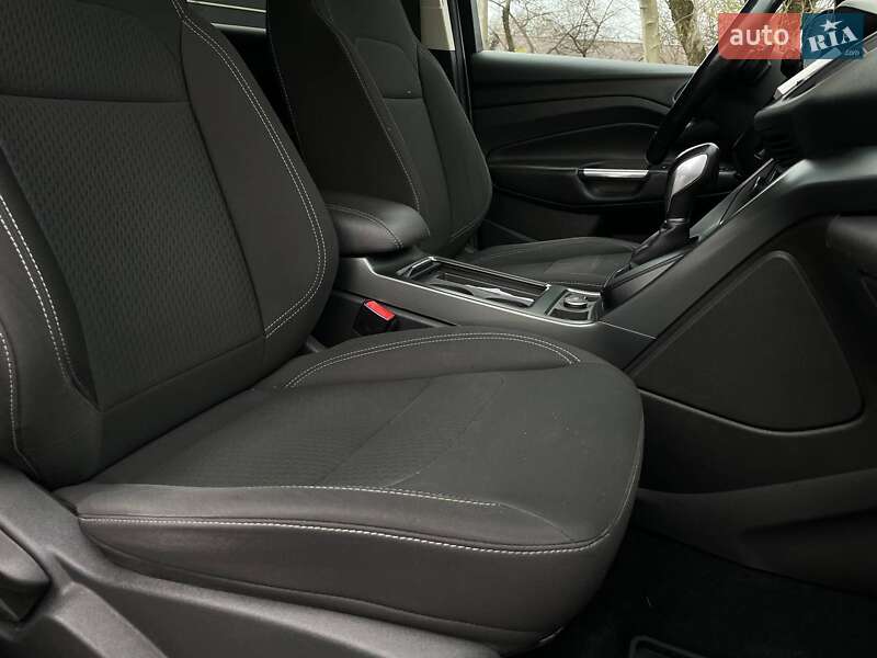 Внедорожник / Кроссовер Ford Kuga 2017 в Львове