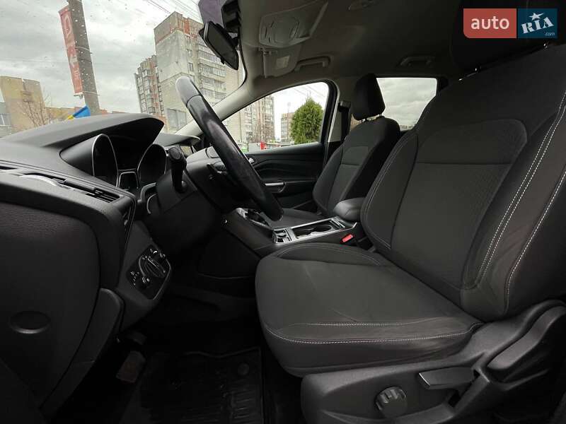 Внедорожник / Кроссовер Ford Kuga 2017 в Львове