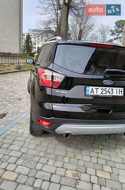 Внедорожник / Кроссовер Ford Kuga 2019 в 