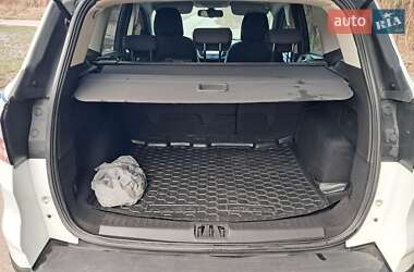Позашляховик / Кросовер Ford Kuga 2017 в 
