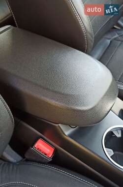 Внедорожник / Кроссовер Ford Kuga 2013 в 
