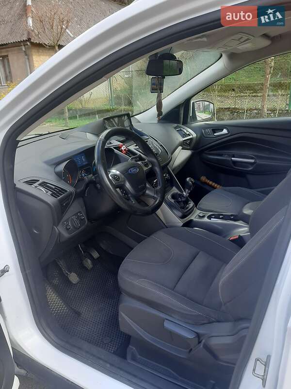 Внедорожник / Кроссовер Ford Kuga 2013 в Хусте