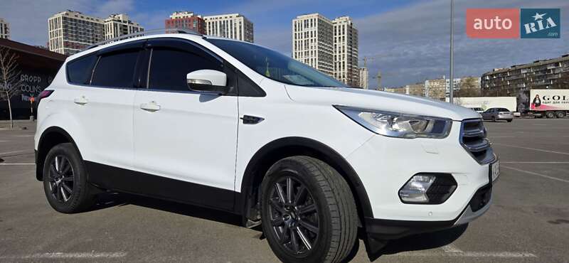 Внедорожник / Кроссовер Ford Kuga 2018 в 