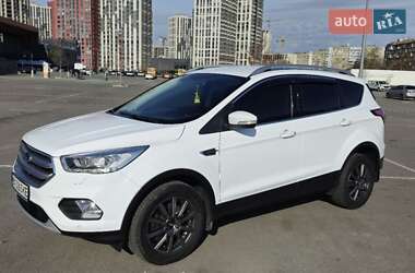 Внедорожник / Кроссовер Ford Kuga 2018 в 