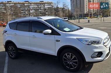 Позашляховик / Кросовер Ford Kuga 2018 в Києві