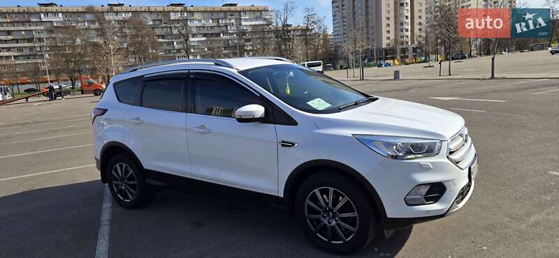 Внедорожник / Кроссовер Ford Kuga 2018 в Киеве