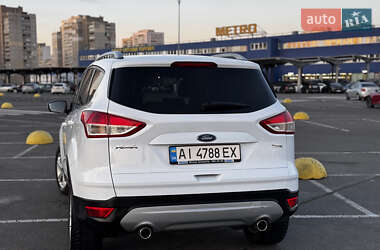 Позашляховик / Кросовер Ford Kuga 2016 в 
