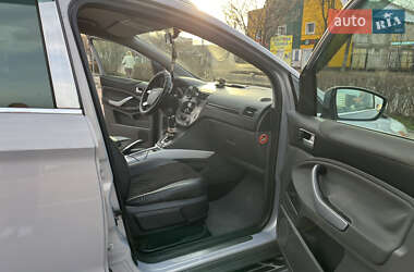 Внедорожник / Кроссовер Ford Kuga 2012 в 