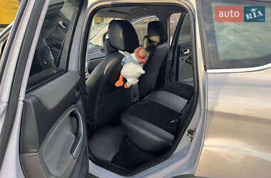Внедорожник / Кроссовер Ford Kuga 2012 в 