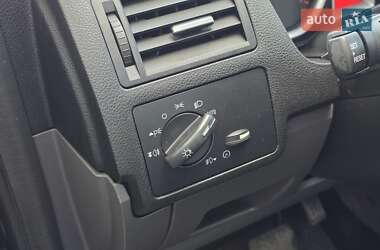 Позашляховик / Кросовер Ford Kuga 2012 в 
