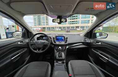Внедорожник / Кроссовер Ford Kuga 2019 в 