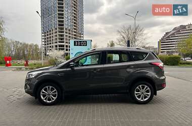 Внедорожник / Кроссовер Ford Kuga 2019 в 